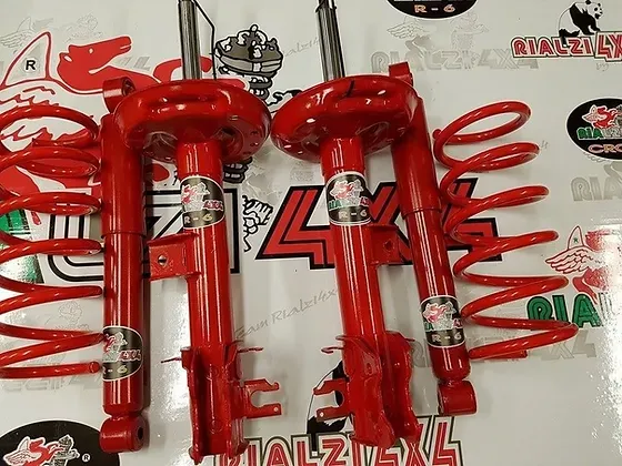 Kit 3 cm composto da: Ammortizzatori anteriori rialzati rinforzati con tecnologia R6